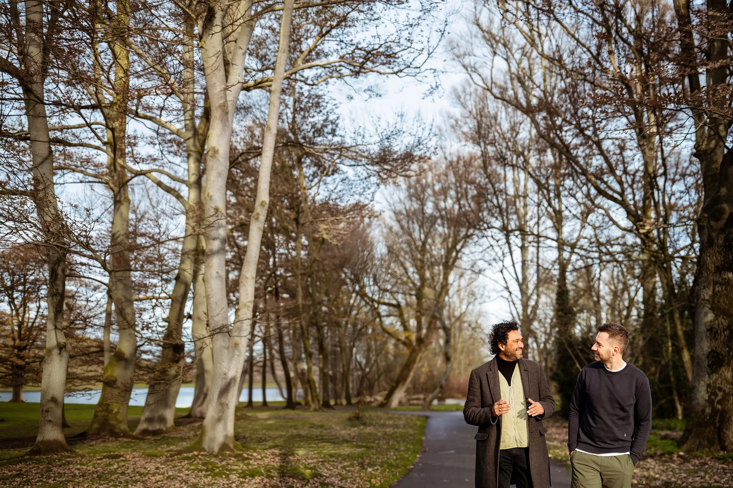 Gesprek tijdens een wandeling in een park met Sebastiaan van Hoofdsoep: coach, trainer en vertrouwenspersoon